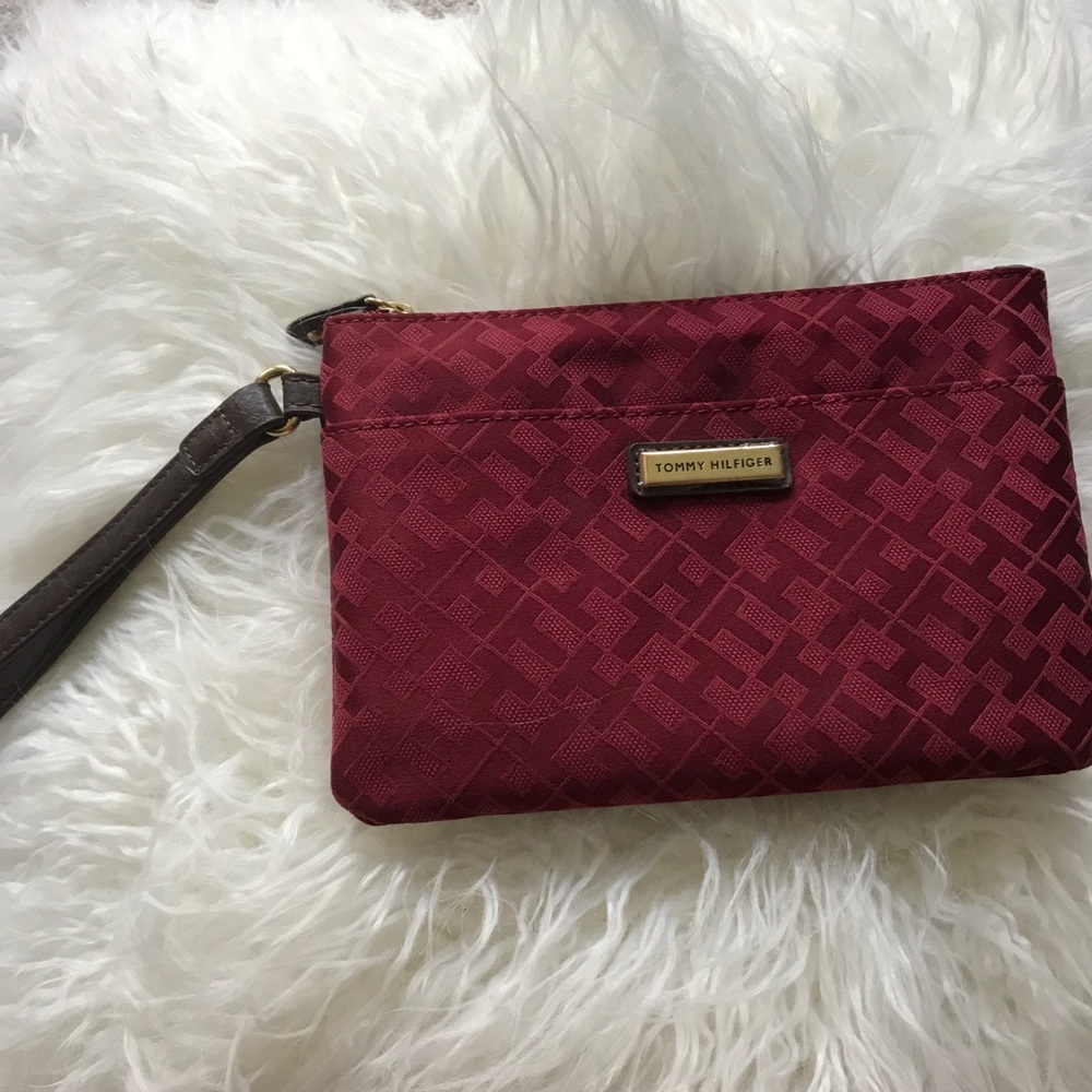 Tommy Hilfiger wristlet set